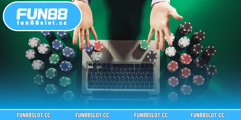 Kiểm tra email và số điện thoại để nhận mã xác thực, kích hoạt tài khoản